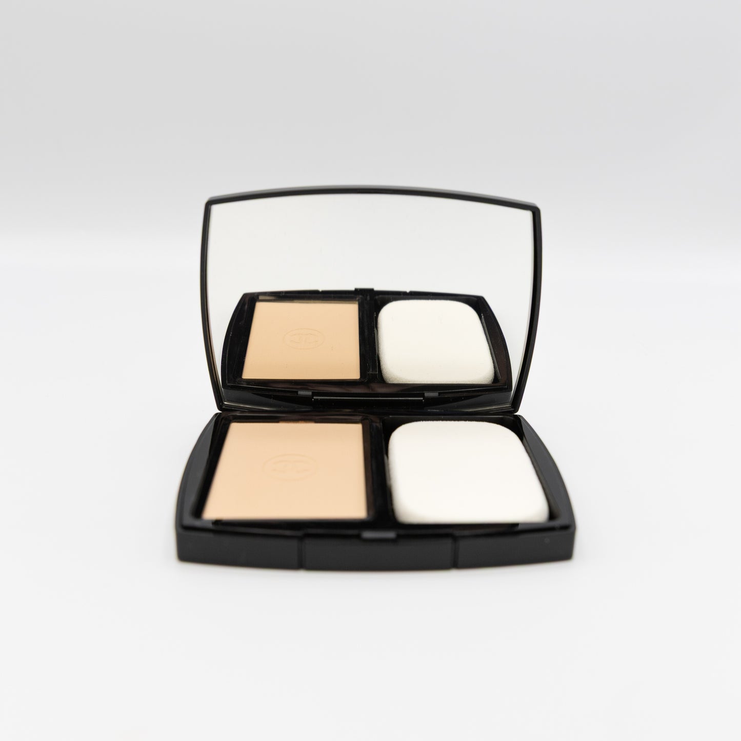 Chanel Les Teint Ultra Ultrawear Flawless Compact Foundation 10 Beige