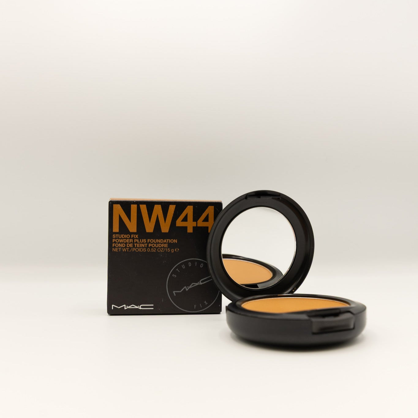 MAC Studio Fix powder plus foundation NW 44