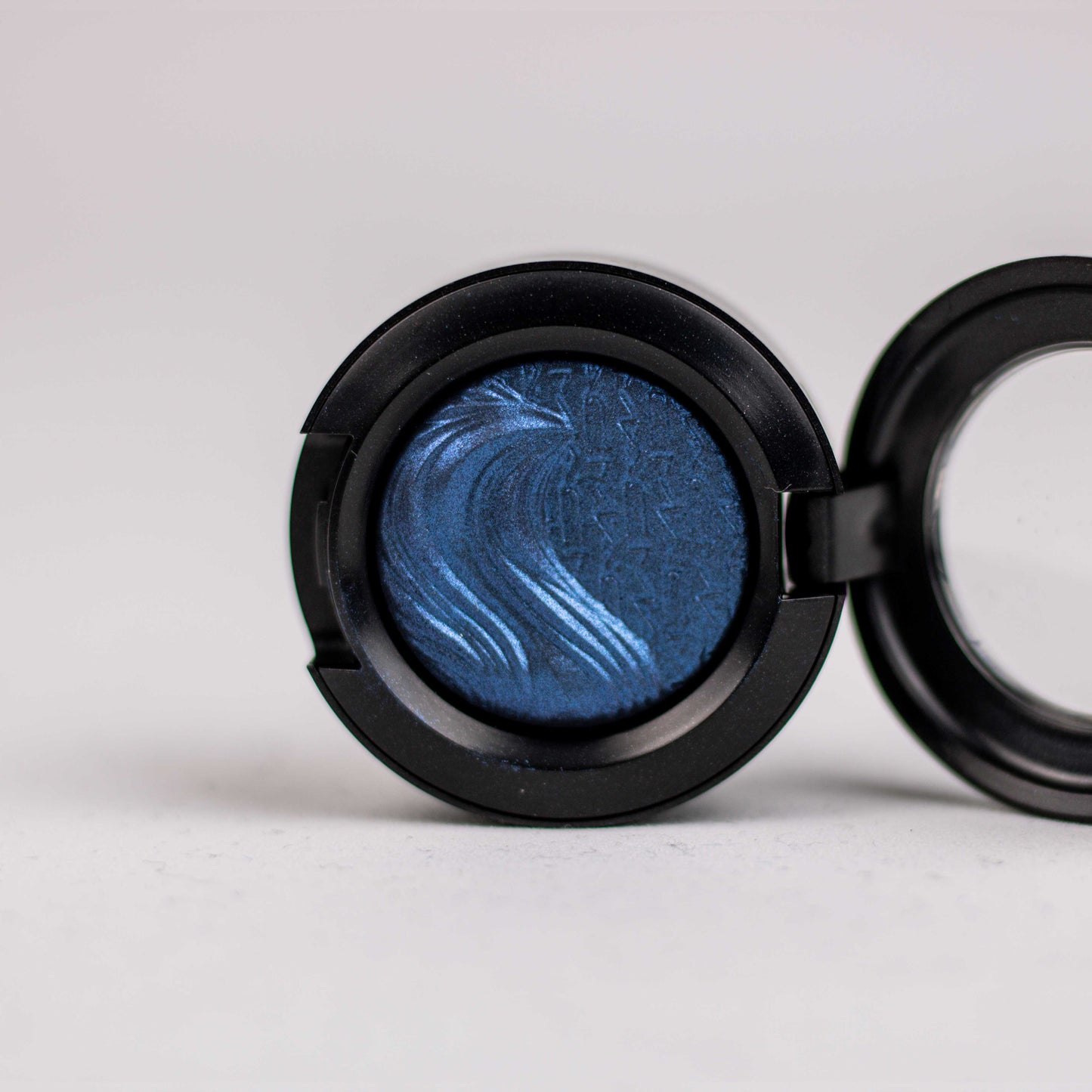 MAC Extra Dimension Oogschaduw