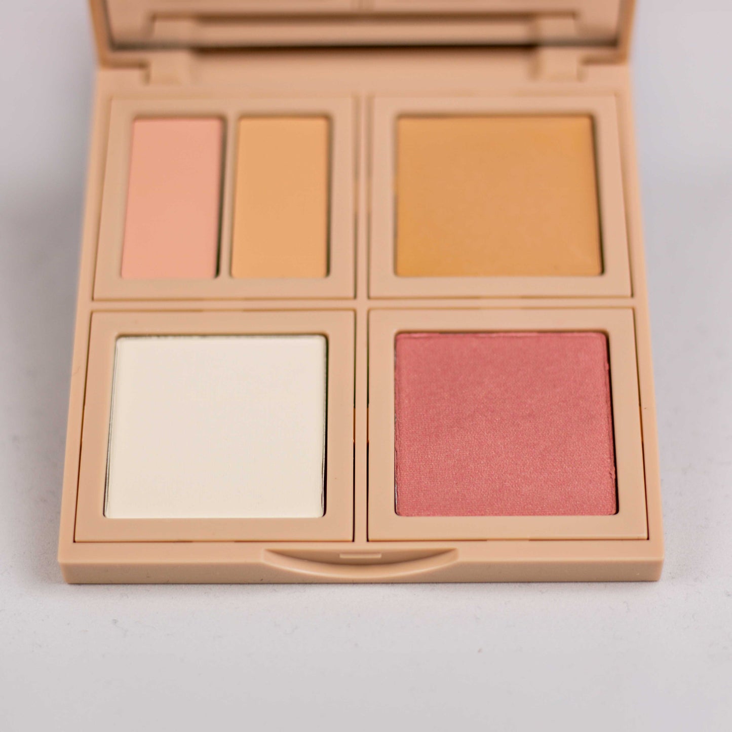 Bobbi Brown Essential 5 in 1 Face Palette - Porcelain Bisque