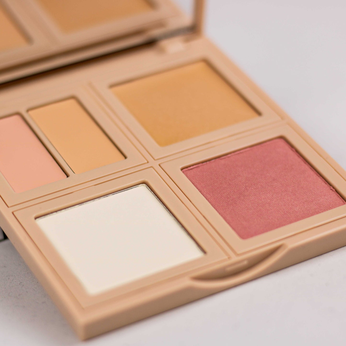 Bobbi Brown Essential 5 in 1 Face Palette - Porcelain