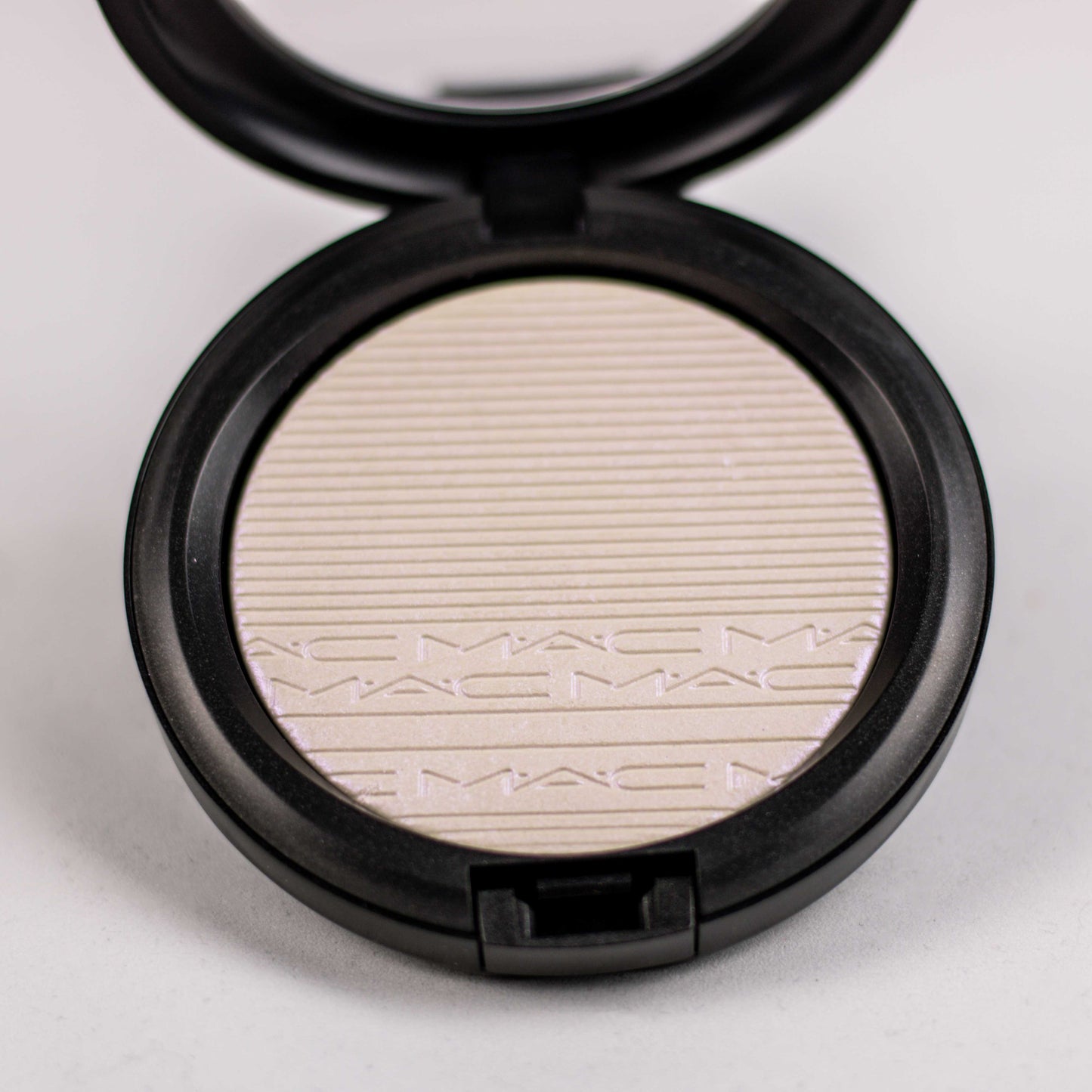 MAC Extra Dimension Skinfinish - Soft Frost