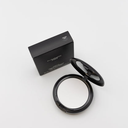 MAC Studio Fix Powder Plus Foundation Shivering white