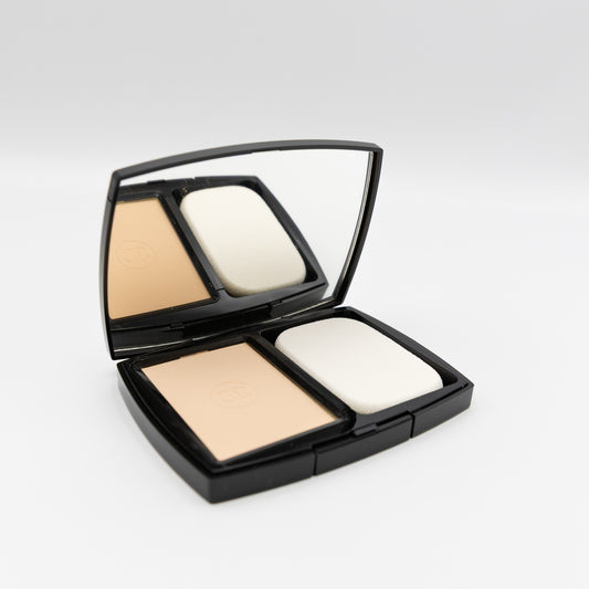 Chanel Les Teint Ultra Ultrawear Flawless Compact Foundation 10 Beige