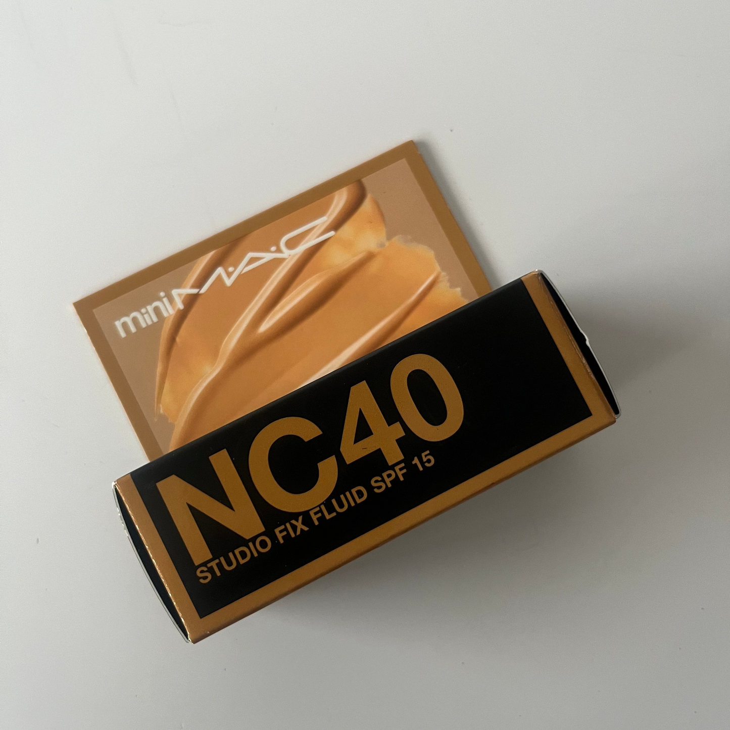 MAC Studio Fix Fluid Foundaton Mini SPF 15 - NC40 - oude formule