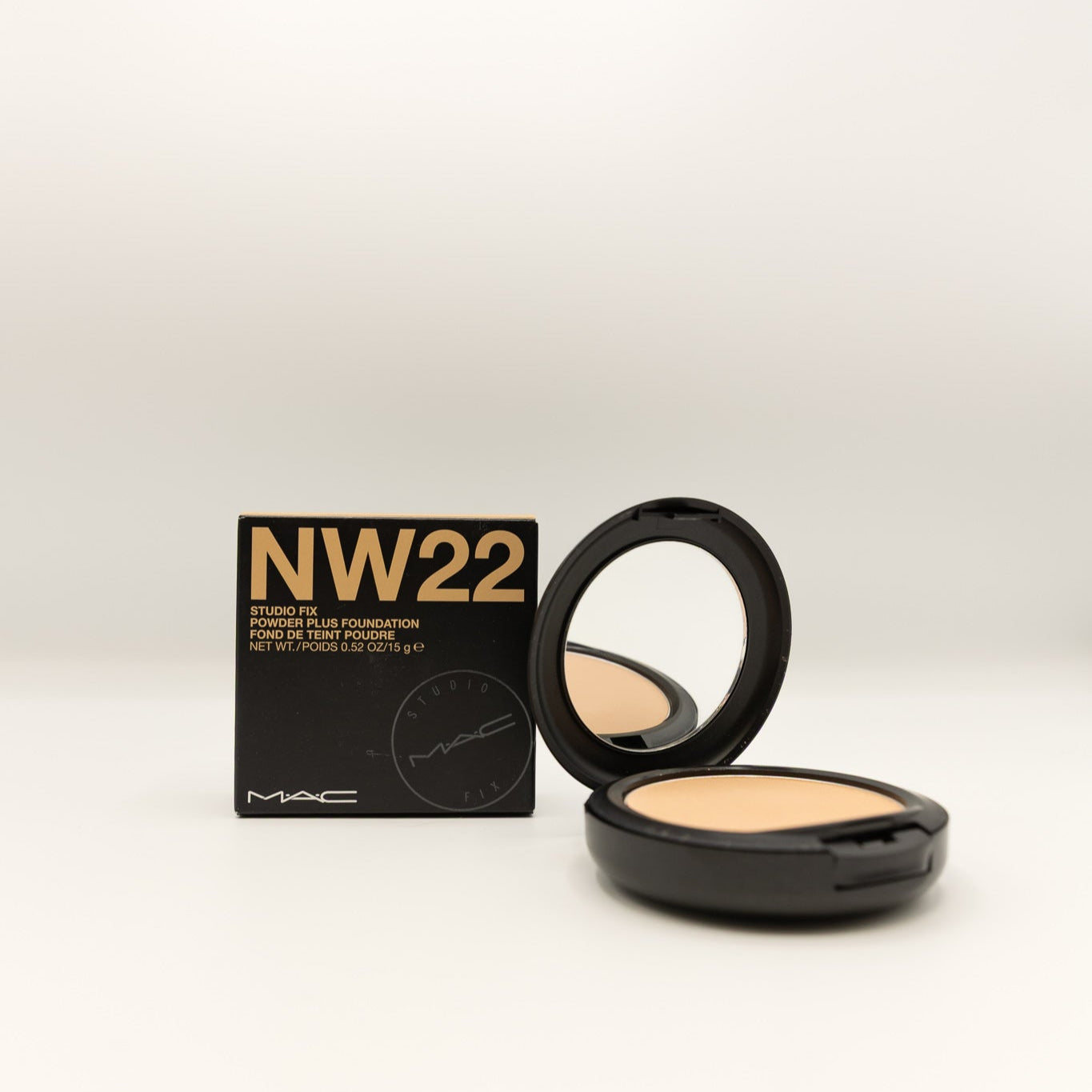 MAC Studio Fix powder plus foundation NW 22