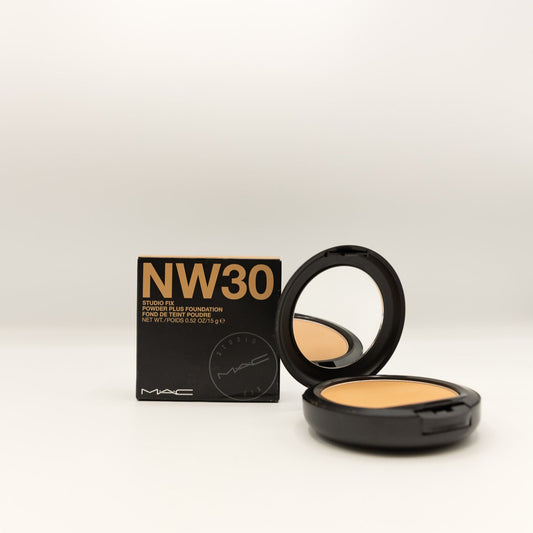 MAC Studio Fix powder plus foundation NW 30