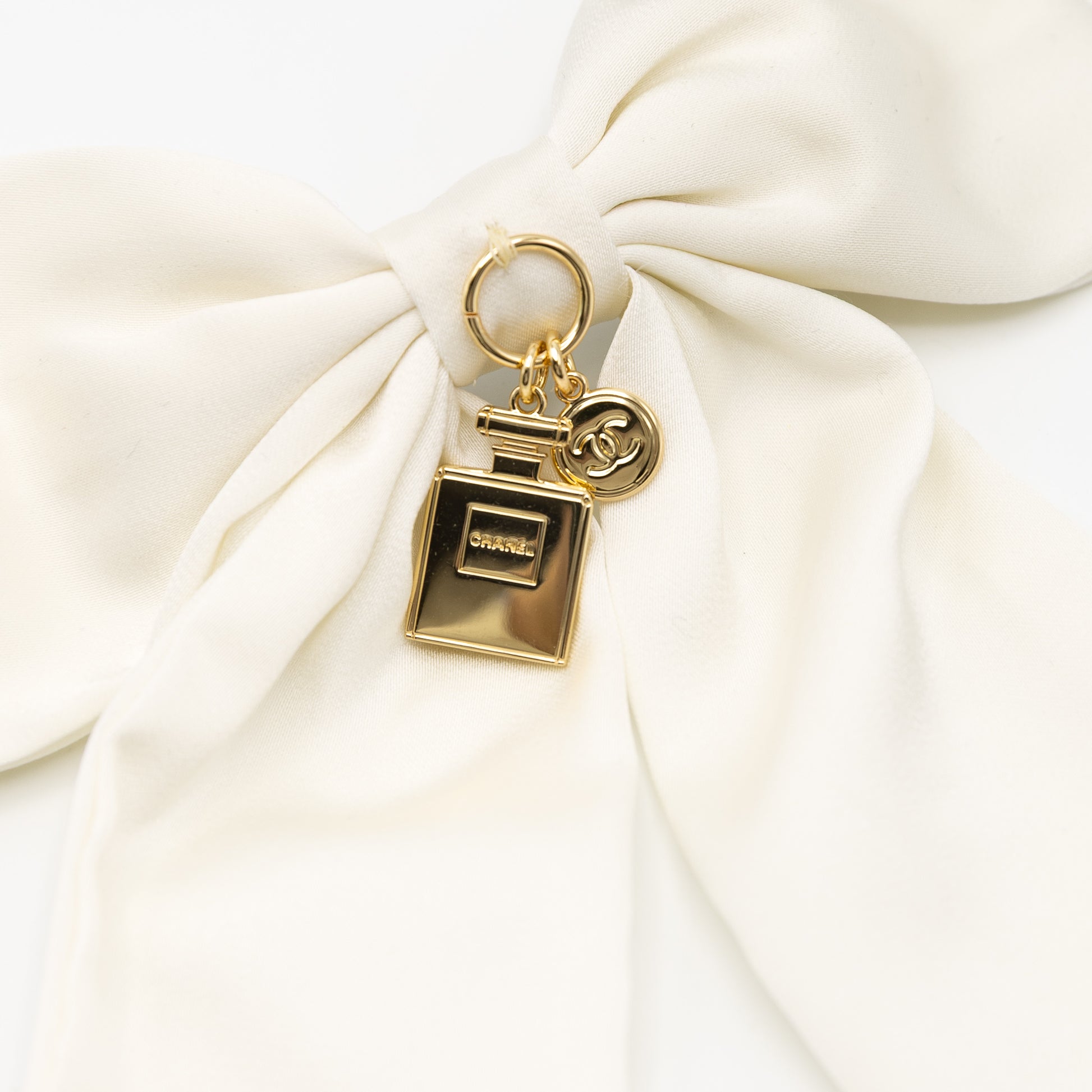 Witte Chanel strik
